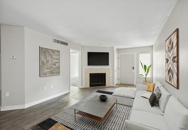 Building Photo - Lenox Cove | NEWLY-DESIGNED APARTMENTS
