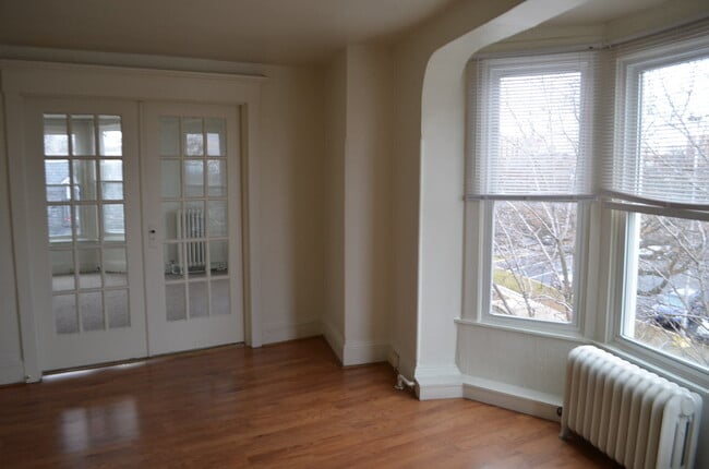 Building Photo - 1 Bedroom 3rd Floor Apartment Near York Revolution Stadium