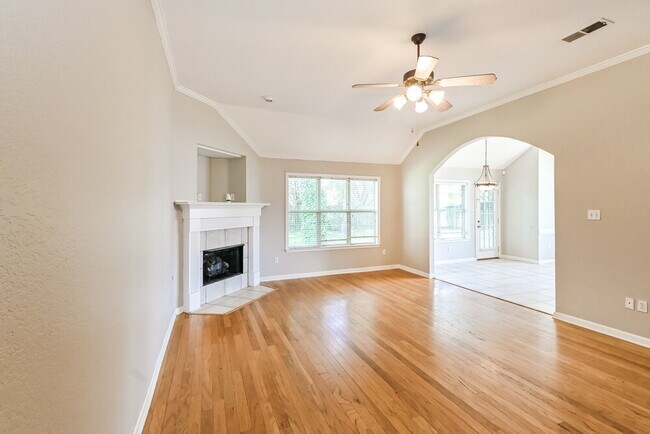 Building Photo - 4075 Destin Dr