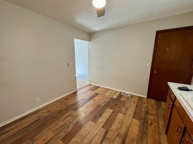 Building Photo - 3 bed 1 1/2 bath in NE Lincoln