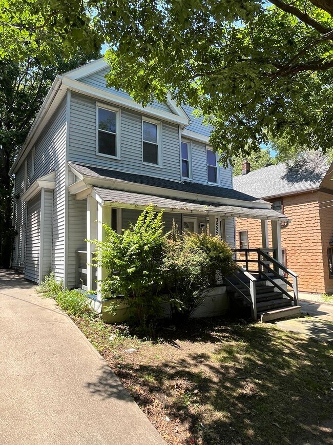 Foto del edificio - Cudell/West Blvd neighborhood; 4 bedroom/1 bath single family house for rent!