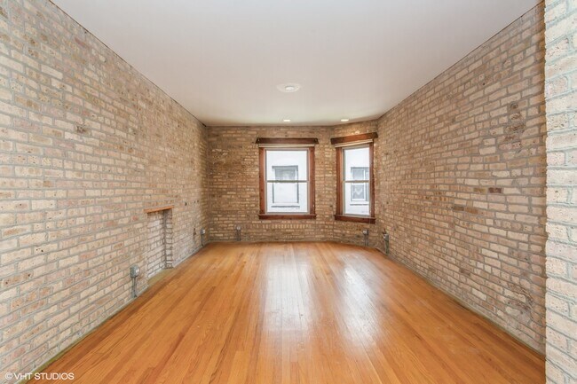 Foto del edificio - 136 Clyde Ave