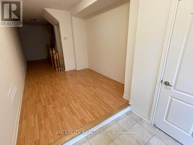 Building Photo - 468 Silver Maple Rd