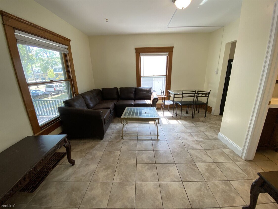 Primary Photo - 7 br, 3 bath House - 1212 E University Ave