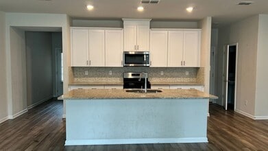 Building Photo - 970 Sunny Lk Dr