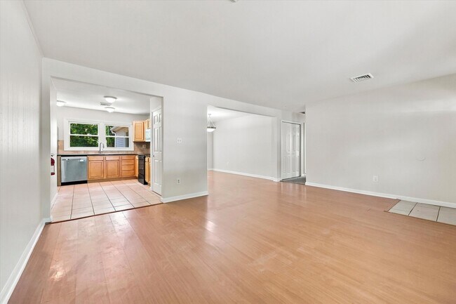 Foto del edificio - 27 Glover Ln