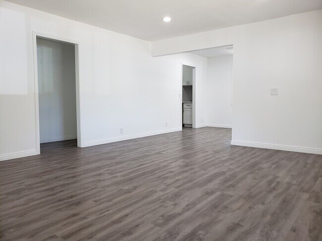 Foto del edificio - Beautifully remodeled 3+2 Ojai single fami...