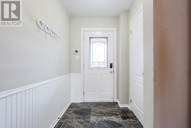 Building Photo - 34 Parkside Crescent