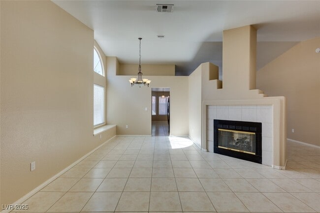 Building Photo - 1744 Knotty Pine