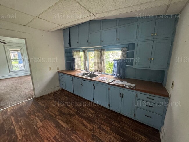 Building Photo - $1099 4 bed 1 bath - Single Family home