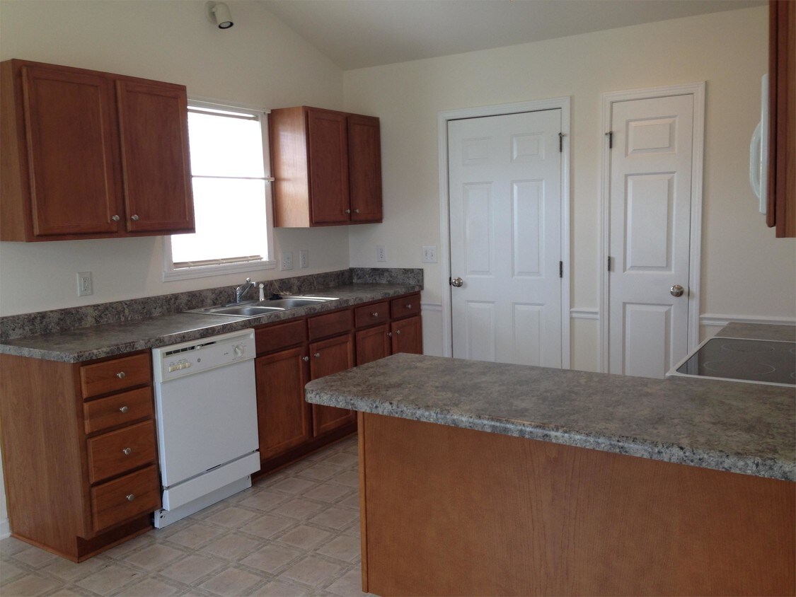 Building Photo - 384 Walden Ridge Ct