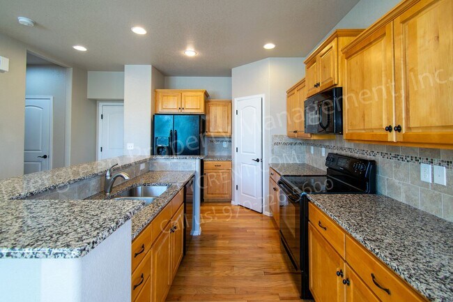 Foto del edificio - 3015 Denver Dr