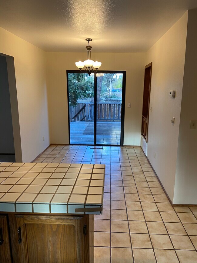 Foto del edificio - 998 Lundy Ln