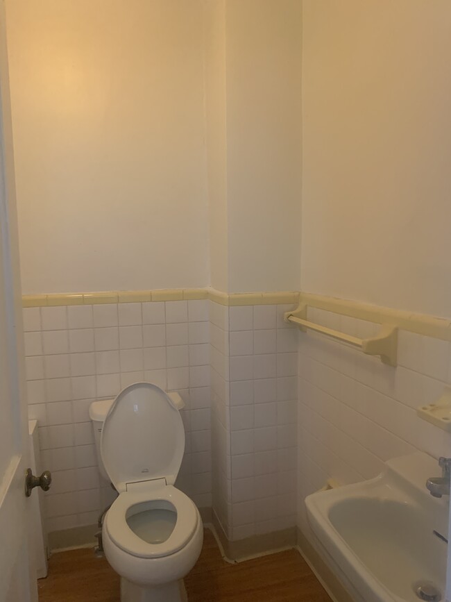 Foto del edificio - 213 E Meade St