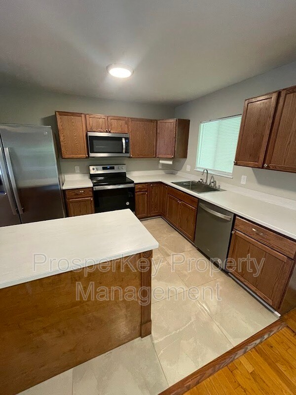 Foto del edificio - 1211 Timberlane Dr