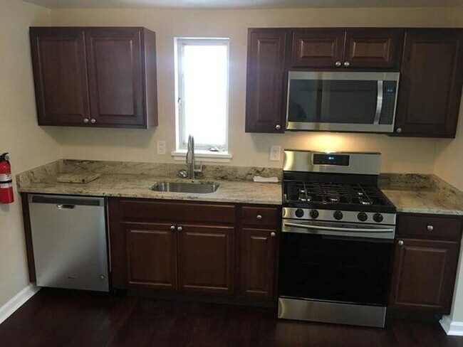 Foto del edificio - Spacious 3-Bedroom Home in Monroeville – Near Pittsburgh