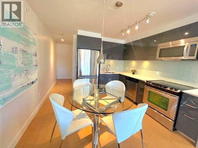 Photo du bâtiment - 1325 Rolston St