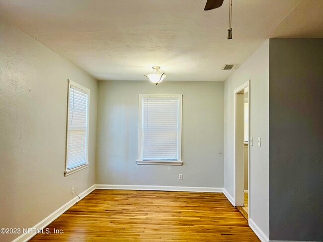 Foto del edificio - 2105 Kingswood Rd