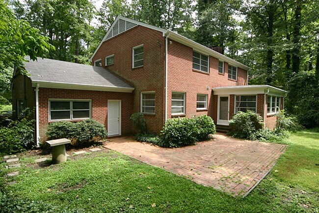 Foto del edificio - 1115 Woodburn Rd