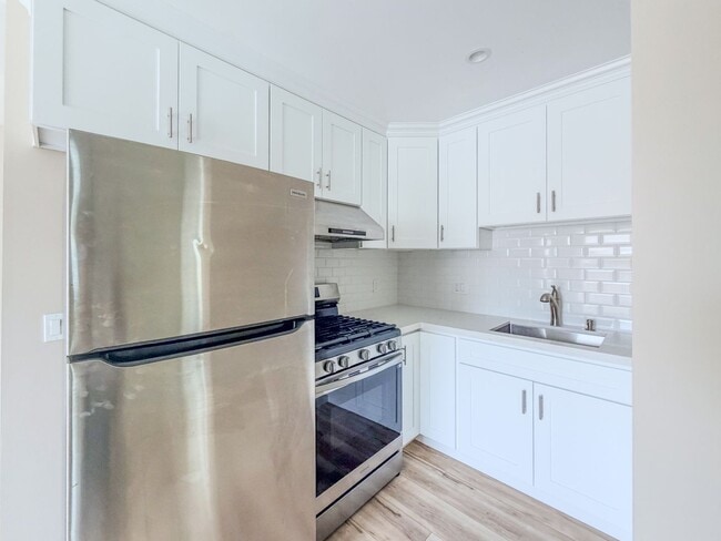 Building Photo - 1301 Kingswood Way