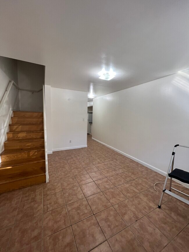 Foto del edificio - 3227 Riverdale Ave