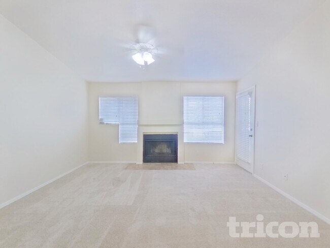 Foto del edificio - 1880 E Morten Ave