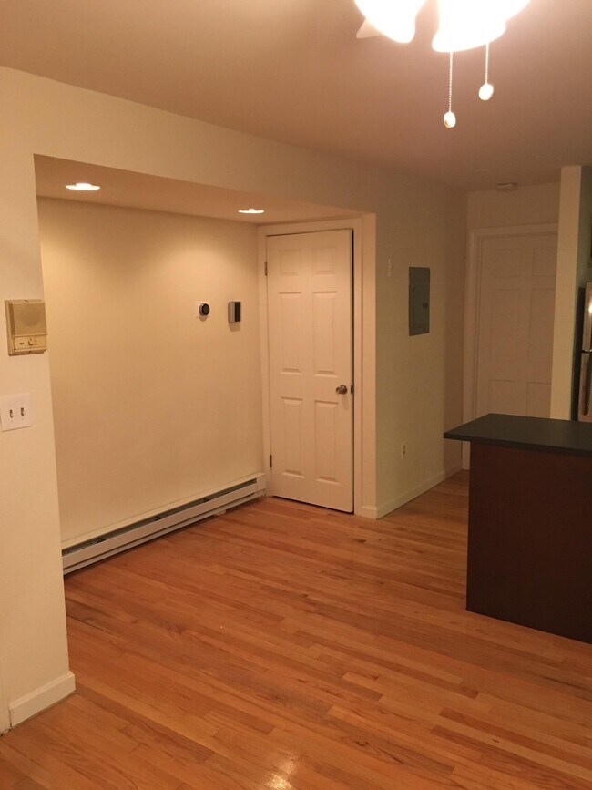 Building Photo - 12 Millmont St