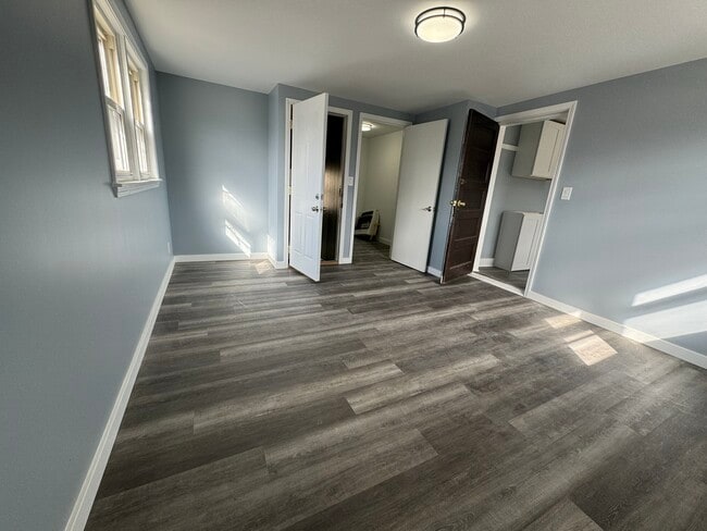 Building Photo - 5039 W Henderson St