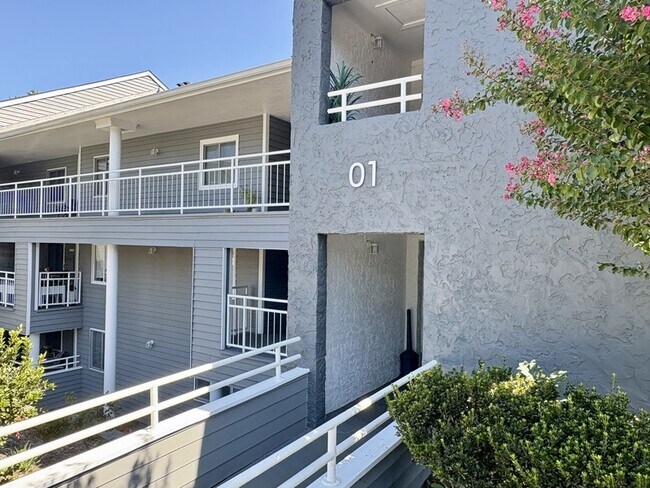 Foto del edificio - 103 Northlake Dr