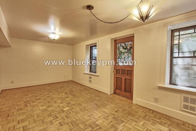 Foto del edificio - 3419 SW Naito Pkwy
