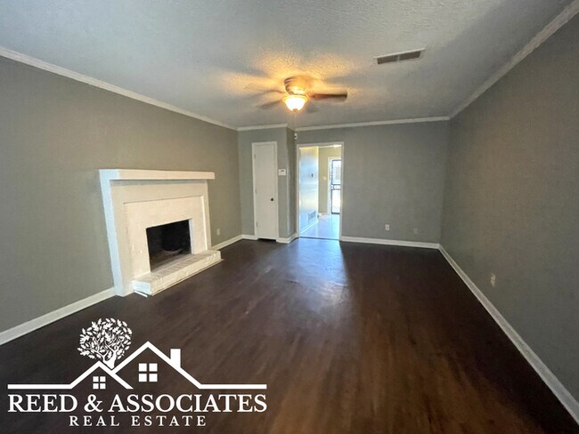 Building Photo - JUST REDUCED ~ LABOR DAY MOVE IN SPECIAL