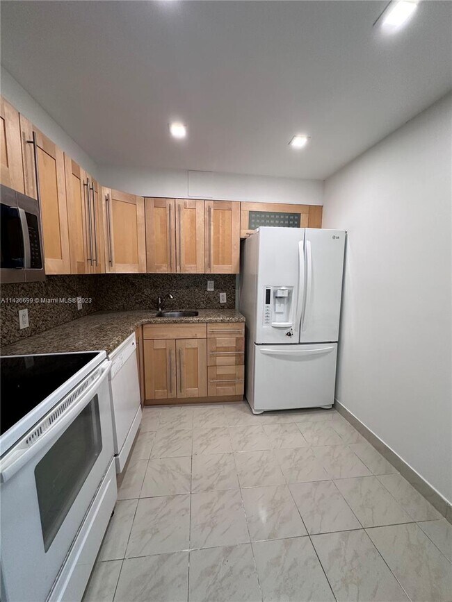 Foto del edificio - 100 Bayview Dr