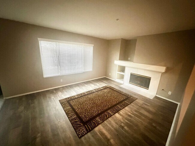 Building Photo - Gorgeous 4 Bed 3 Bath in Anaheim!