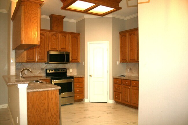 Building Photo - 302 Friends Knoll Ln