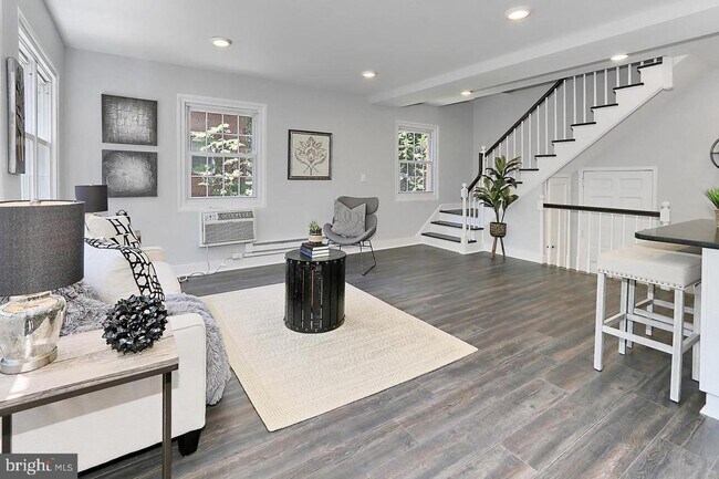 Building Photo - 3215 Ravensworth Pl