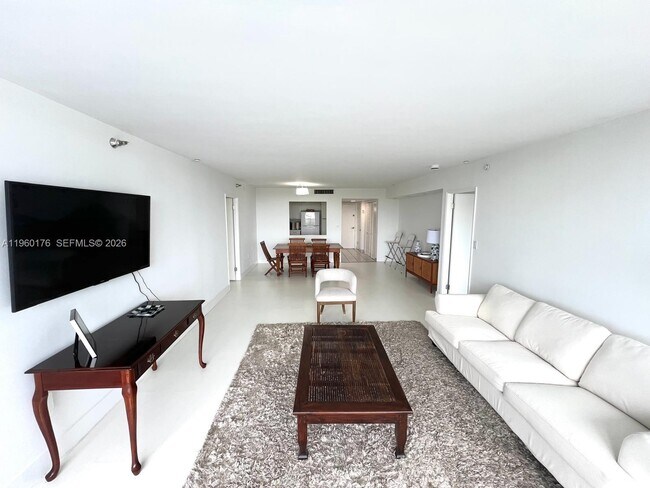 Building Photo - 20515 E Country Club Dr