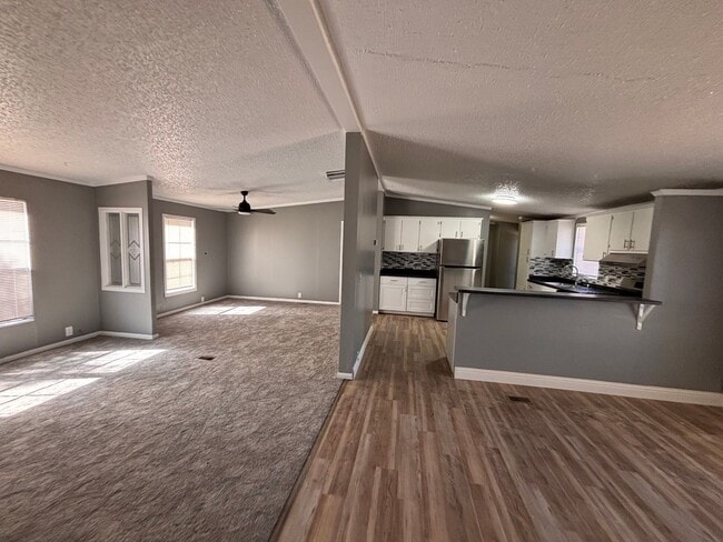 Building Photo - 3950 White Pine Dr