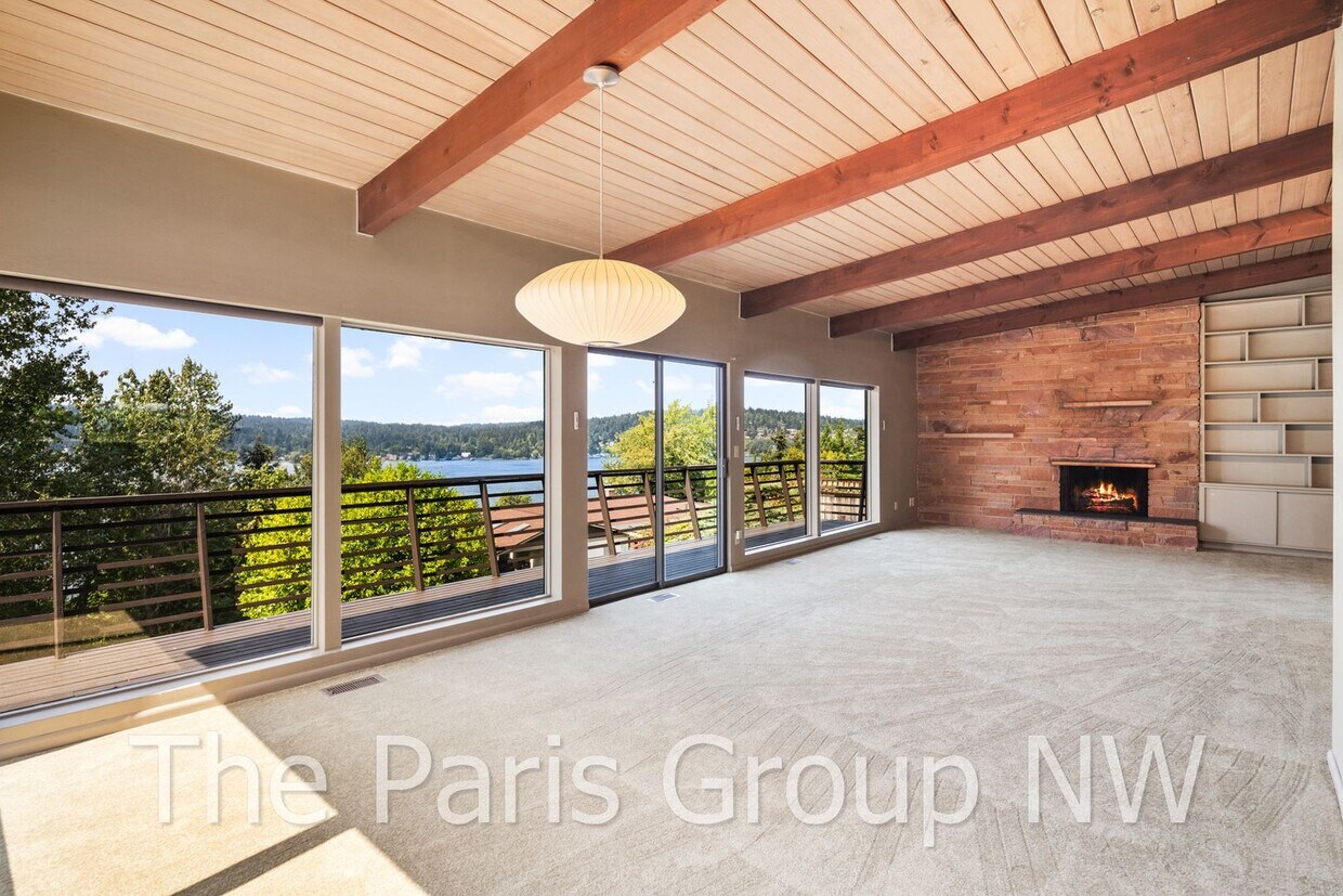 Primary Photo - Extraordinary 4BR, 4200sf Mid Century Wate...