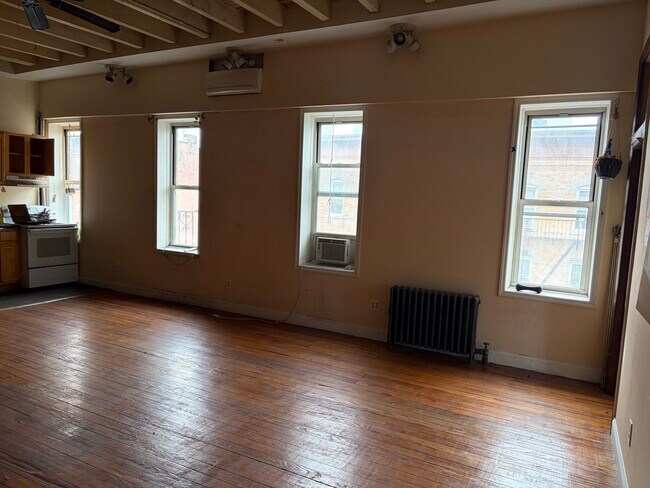 Foto del edificio - 623 Wilson Ave