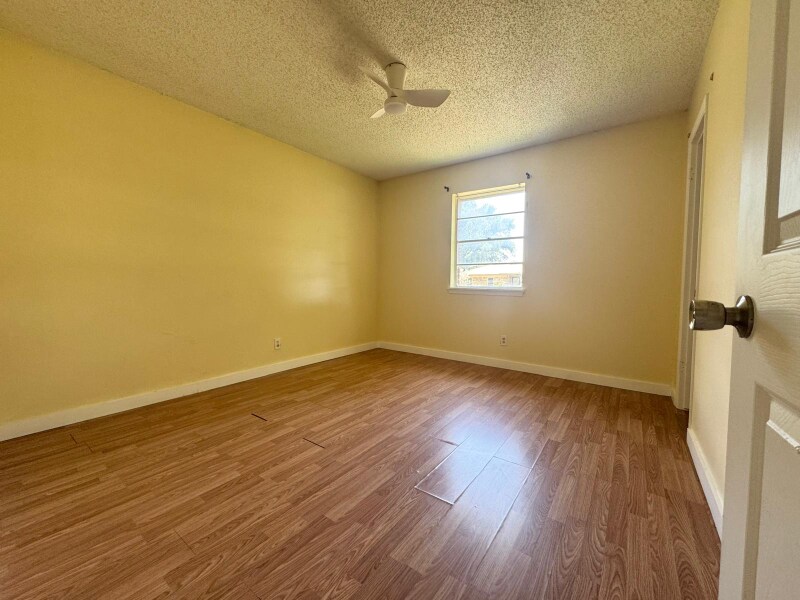 Foto del edificio - 1112 E 25th St