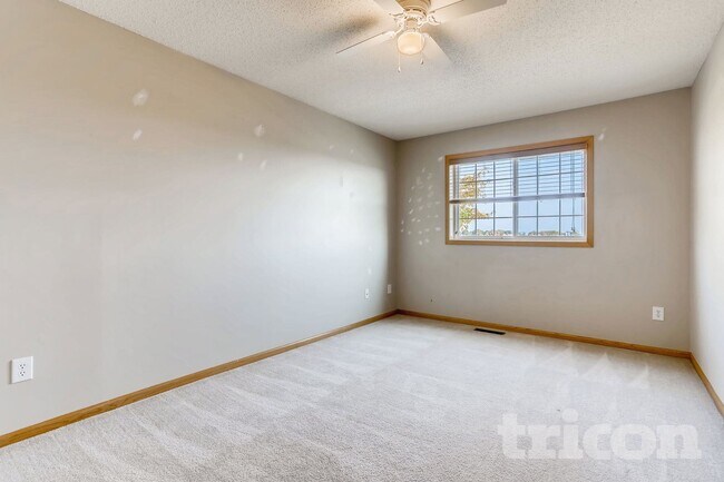 Building Photo - 10331 Kittredge Pkwy