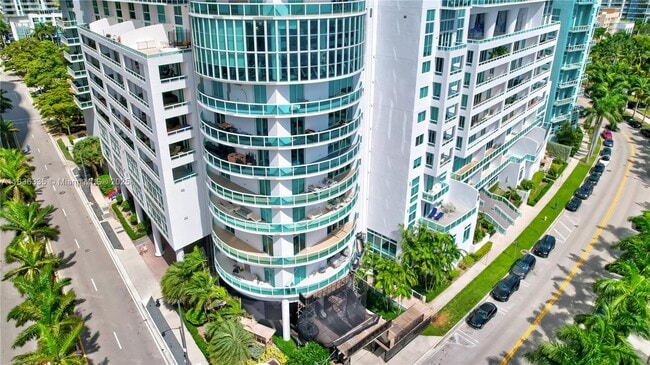 Building Photo - 1800 N Bayshore Dr
