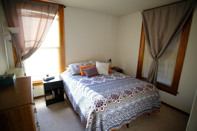 Foto del edificio - 1751 N Cambridge Ave
