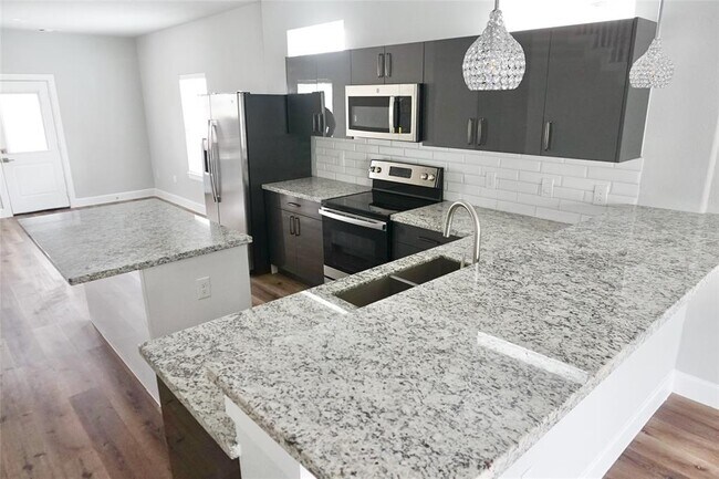 Foto del edificio - 5036 Van Fleet St