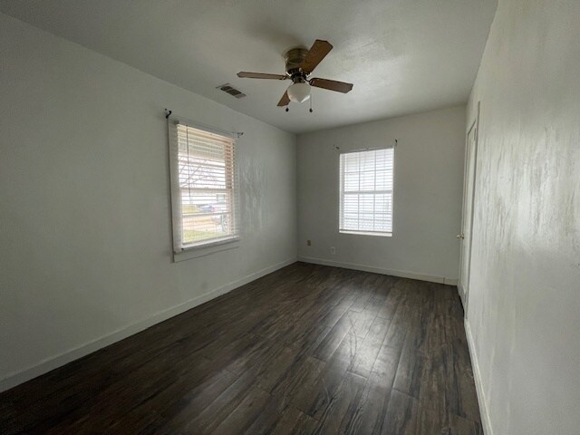 Building Photo - 306 34th St