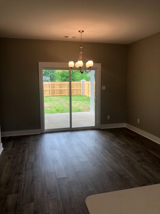 Building Photo - PRE-LEASE 3 Bedroom, 2 Bath Home in Valley...