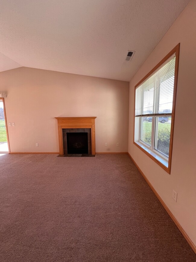 Building Photo - 593 W 9th St