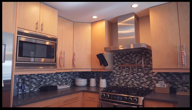 Building Photo - 1201 Balsam Ave