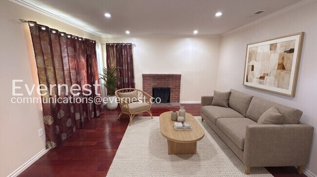 Foto del edificio - 4 Bed/3 Bath Home with Fenced Yard & Garage / Available Now!