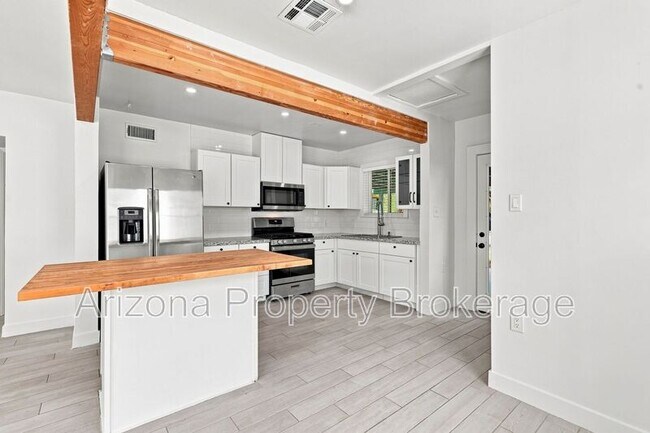 Foto del edificio - 1128 E Almeria Rd